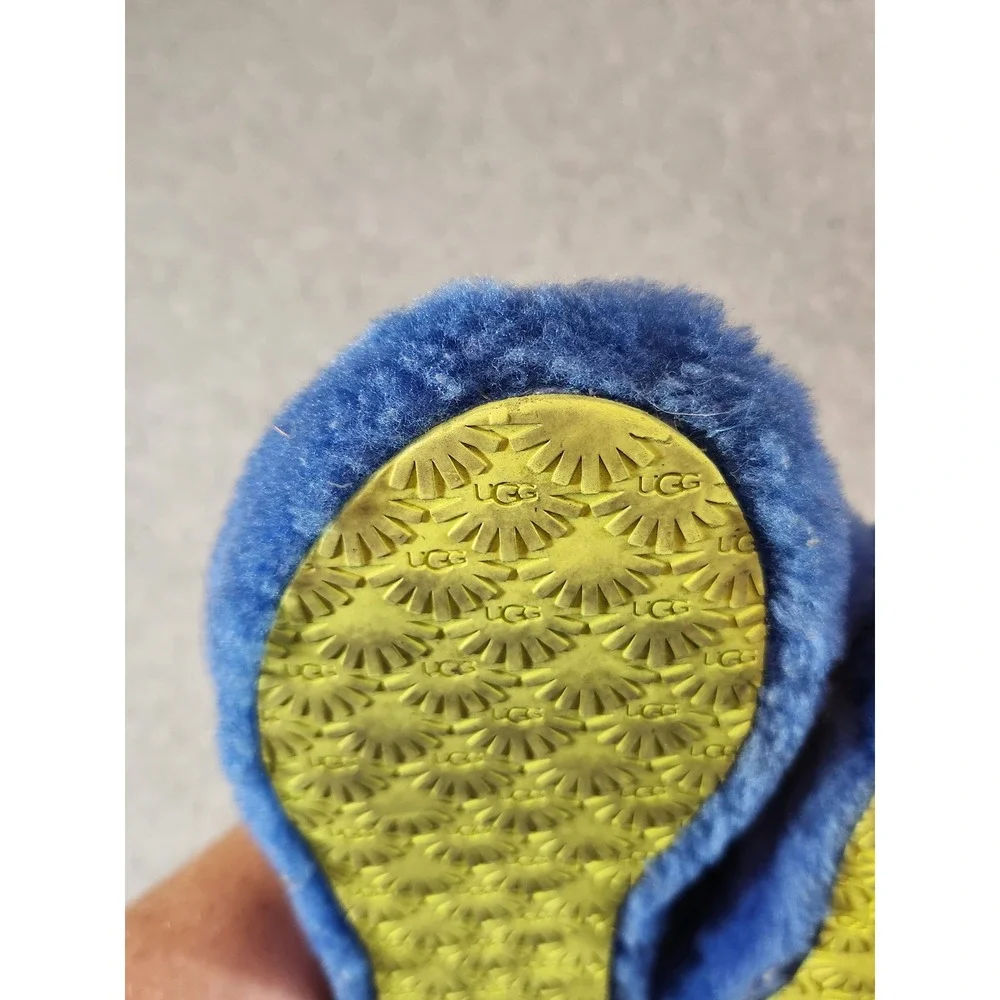 UGG Fluff Yeah Slides Kids Size 2 Blue Elastic Slingback Sheepskin Sandals
